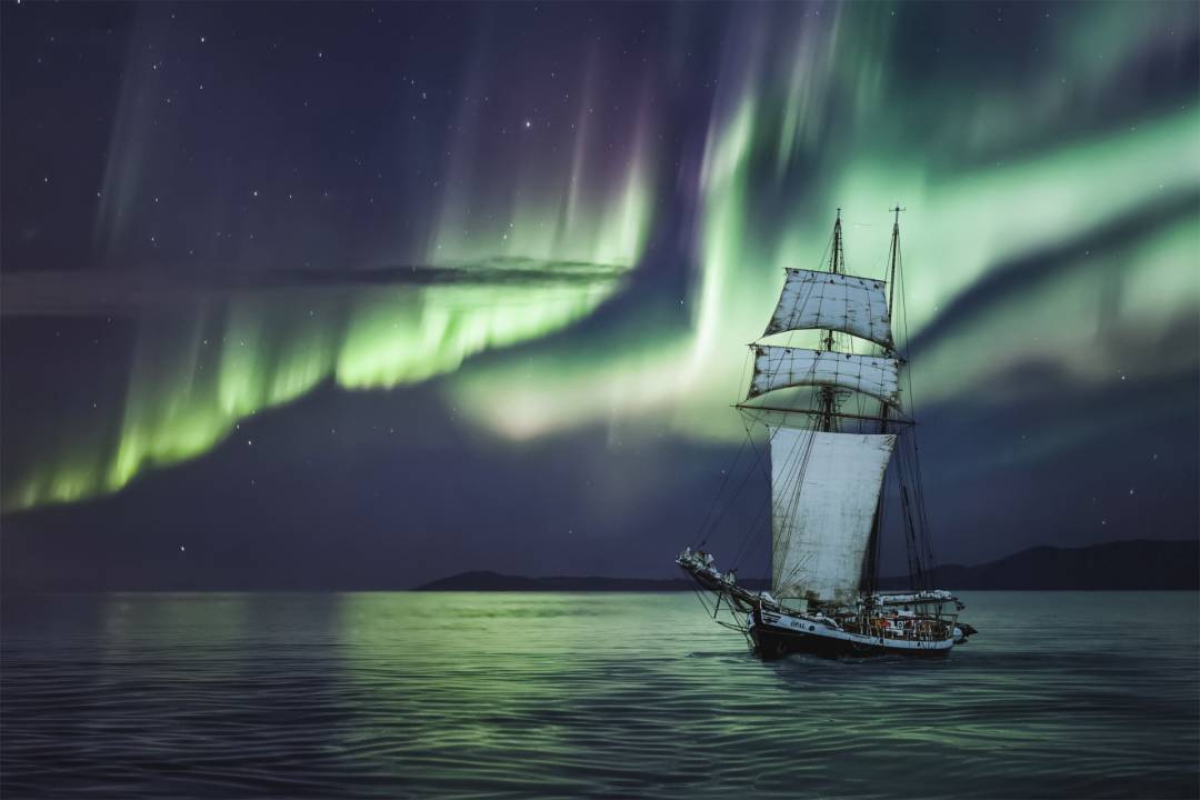 Northern lights sailing