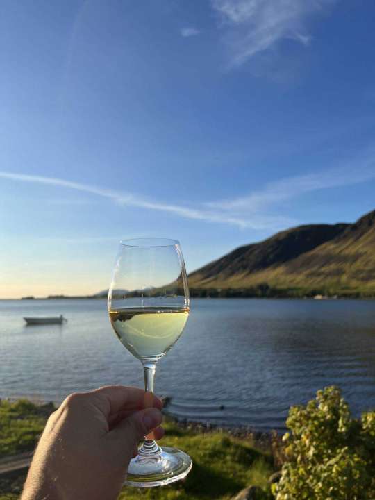 Wine tasting and food pairing by the Lake | Wine tasting and food pairing under the Northern lights or the Midnight Sun
